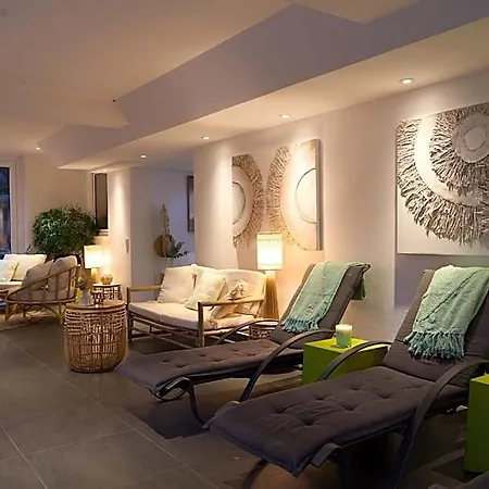 Kirchers Park & Wellnesshotel Kaiserstuhl انديغن