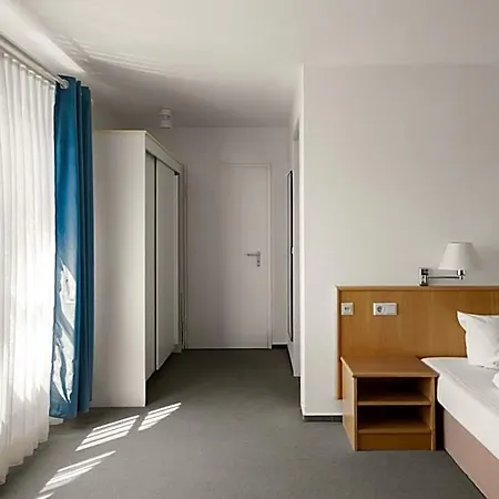 Kirchers Park & Wellnesshotel Kaiserstuhl انديغن