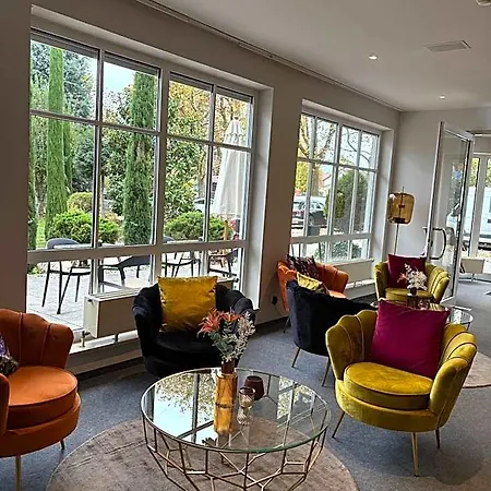 Kirchers Park & Wellnesshotel Kaiserstuhl انديغن