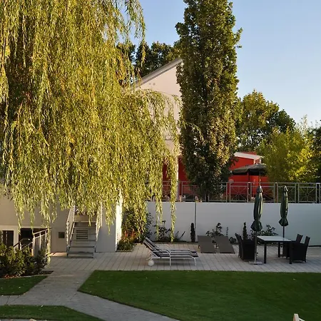 Kirchers Park & Wellnesshotel Kaiserstuhl Garni 4*