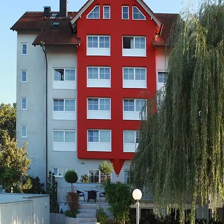 Kirchers Park & Wellnesshotel Kaiserstuhl Garni
